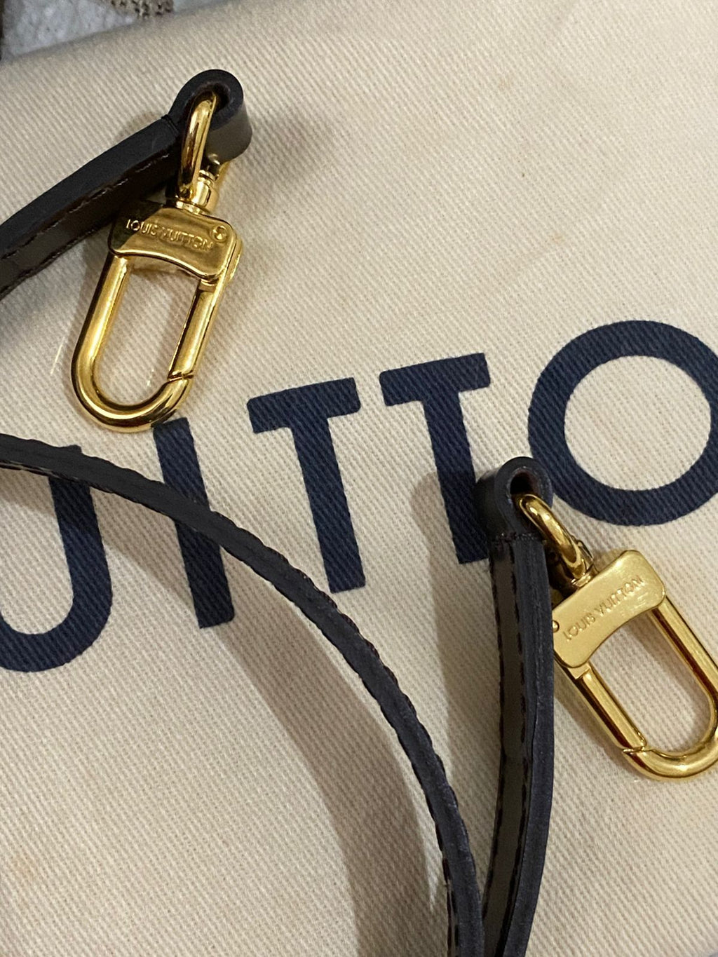 Louis Vuitton Kesington Damier Ebene