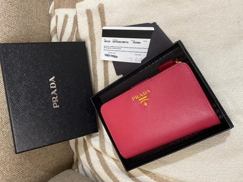 PRADA Saffiano Bi Fold women's wallet