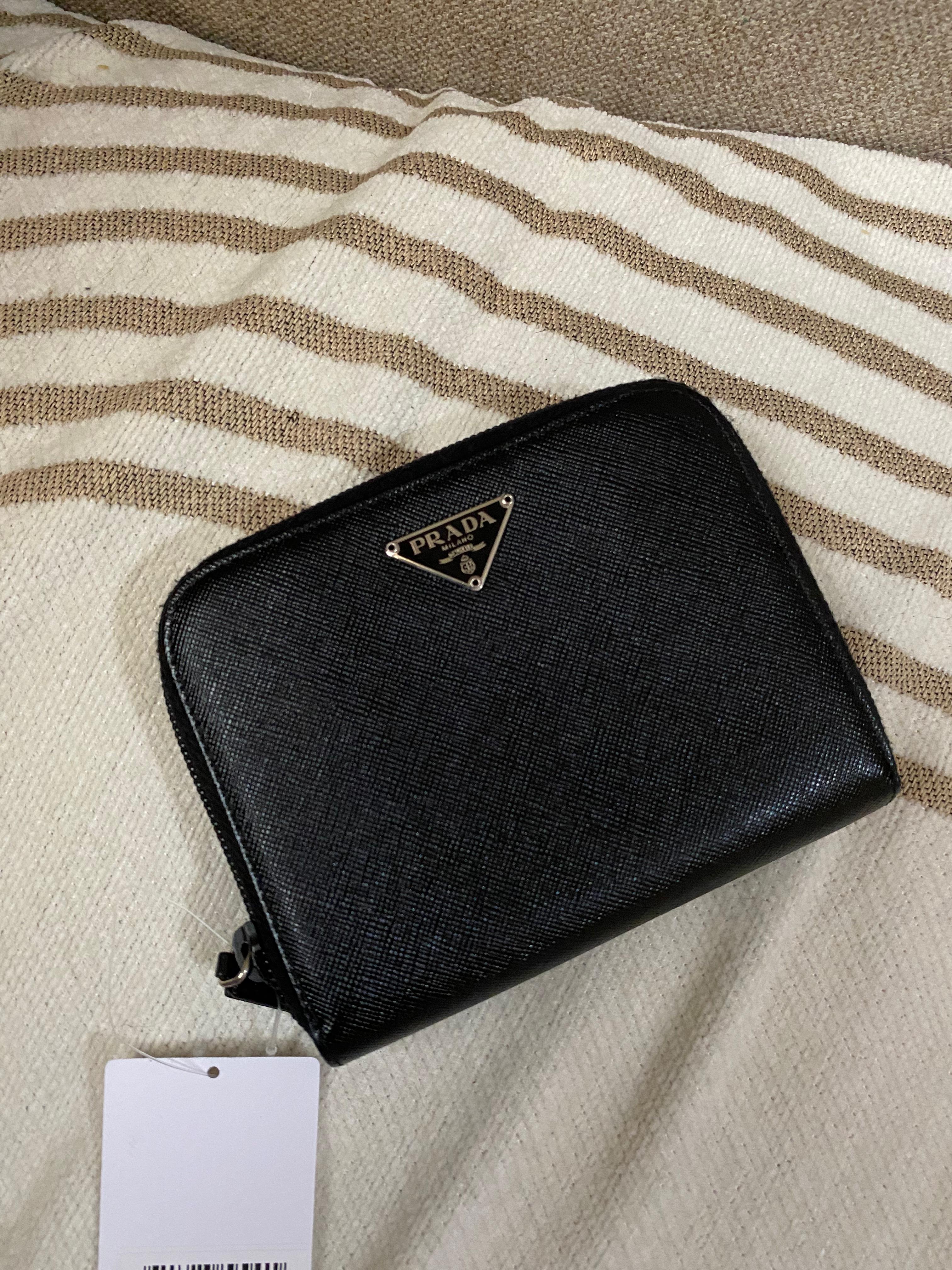 PRADA Saffiano Bi Fold medium women's wallet