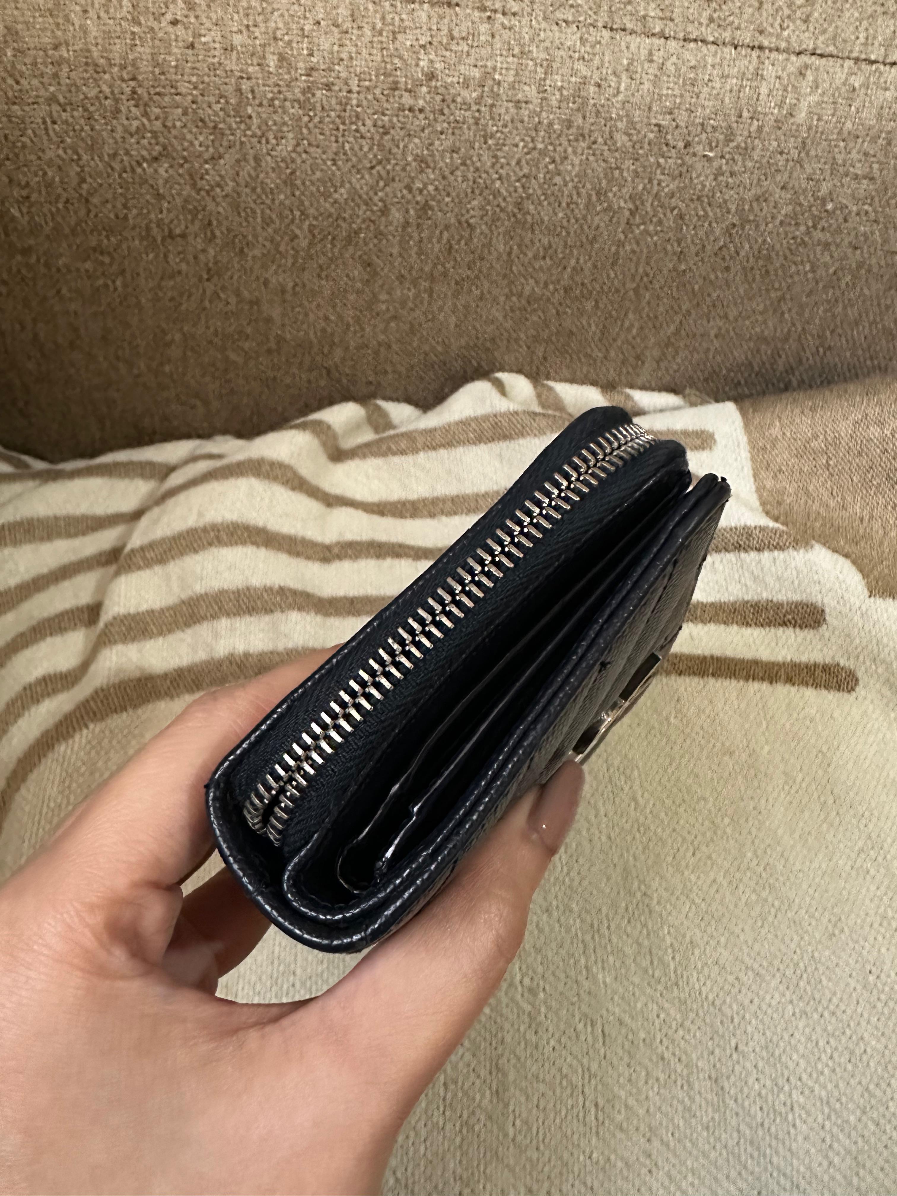 Yves Saint Laurent Bi Fold